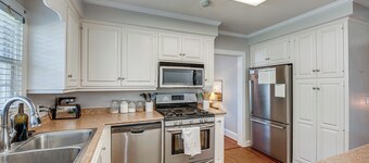 Walk to Dtwn Hahira: Inviting Home w/ Pool & Yard!