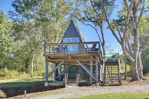 Pickwick Lake Cabin: Private Hot Tub, Shared Perks