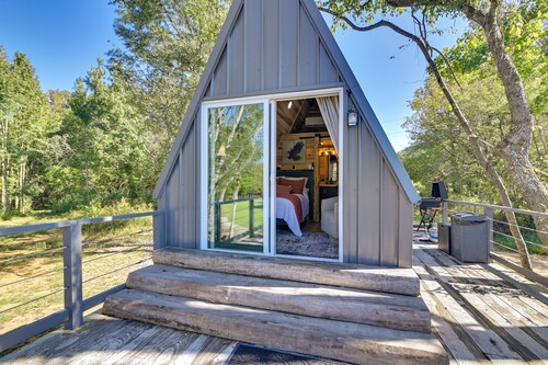 Pickwick Lake Cabin: Private Hot Tub, Shared Perks