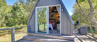 Pickwick Lake Cabin: Private Hot Tub, Shared Perks