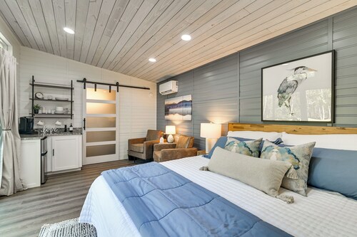Cozy Couples Retreat on Pickwick Lake w/ Hot Tub
