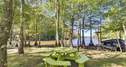 Cozy Couples Retreat on Pickwick Lake w/ Hot Tub