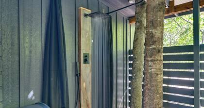 Cozy Couples Retreat on Pickwick Lake w/ Hot Tub