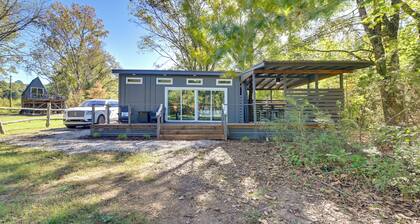 Cozy Couples Retreat on Pickwick Lake w/ Hot Tub