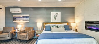 Cozy Couples Retreat on Pickwick Lake w/ Hot Tub