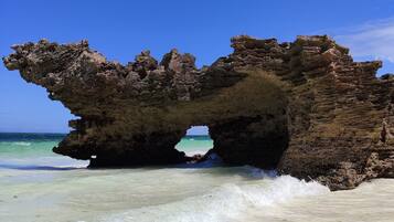 In Strandnähe, Liegestühle, Strandtücher
