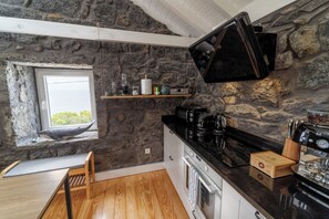 冰箱、微波炉、烤箱、炉灶