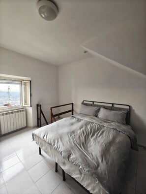 1 chambre, fer et planche à repasser, Wi-Fi gratuit, draps fournis