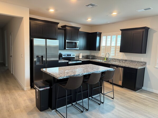 Private kitchen - Tranquil 4-bedroom house in Roseville (Roseville)