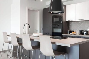 Réfrigérateur, micro-ondes, four, lave-vaisselle