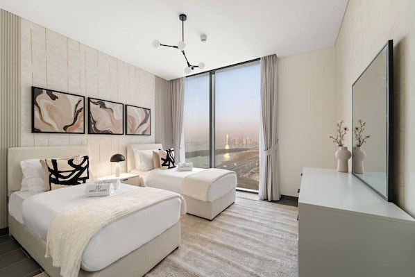 3 bedrooms, iron/ironing board, WiFi, bed sheets