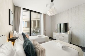 3 chambres, fer et planche à repasser, Wi-Fi, draps fournis