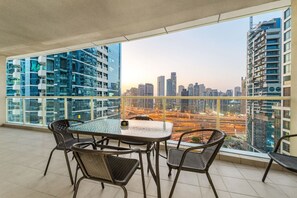 Outdoor dining - FIRST CLASS | 1BR | Modern Minimalist Escape (JLT)