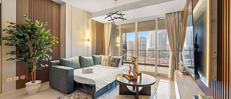 Iron/ironing board, bed sheets