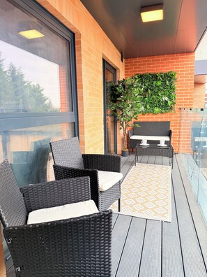 Terrace/patio - ExclusiveStay • Terrace • Entertainment Lounge • 1-8 • Opposite Piccadilly Line (Uxbridge)