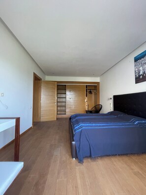 5 bedrooms, WiFi, bed sheets