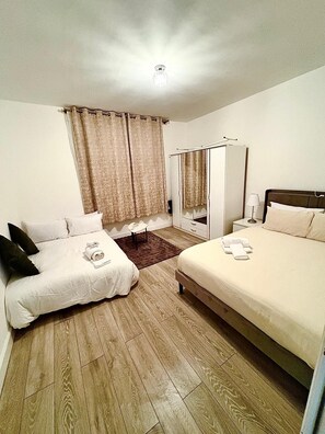 1 slaapkamer, een strijkplank/strijkijzer, wifi, beddengoed