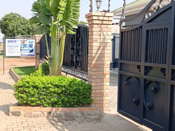 Front of property - North Stay Inn (Livingstone)