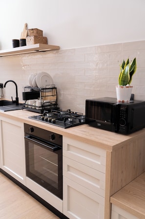 Microwave, oven, stovetop, dishwasher