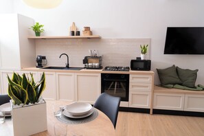 Micro-ondes, four, plaque de cuisson, lave-vaisselle