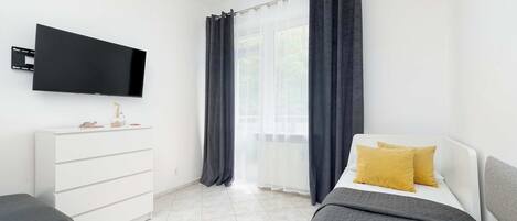 Iron/ironing board, WiFi, bed sheets