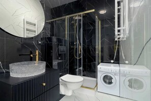 Dusche, Haartrockner, Handtücher