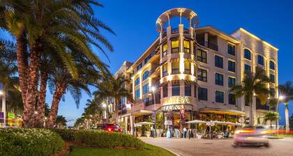 Poolside Oasis at Mercato – Your Tropical Oasis, just a mile from the Beach!