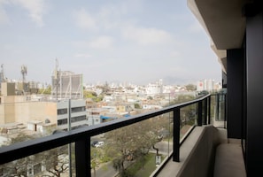 2 bedrooms, Internet - w Charming 2BR w Balcony in Miraflores (Lima)