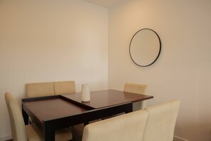 2 bedrooms, Internet - w Delightful 2BR w Balcony in Miraflores (Lima)