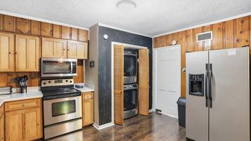 Nhà, 3 phòng ngủ | Bếp riêng | Tủ lạnh, lò nướng, dụng cụ pha cà phê/trà