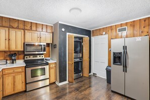 Casa, 3 habitaciones | Cocina privada | Frigorífico, horno y cafetera o tetera