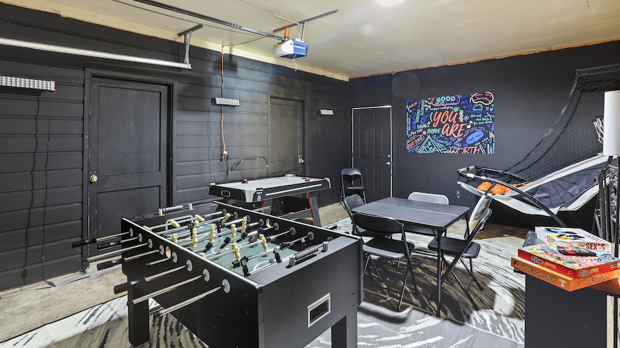 Bluff City Gem With Game Room 3 Bedroom Home