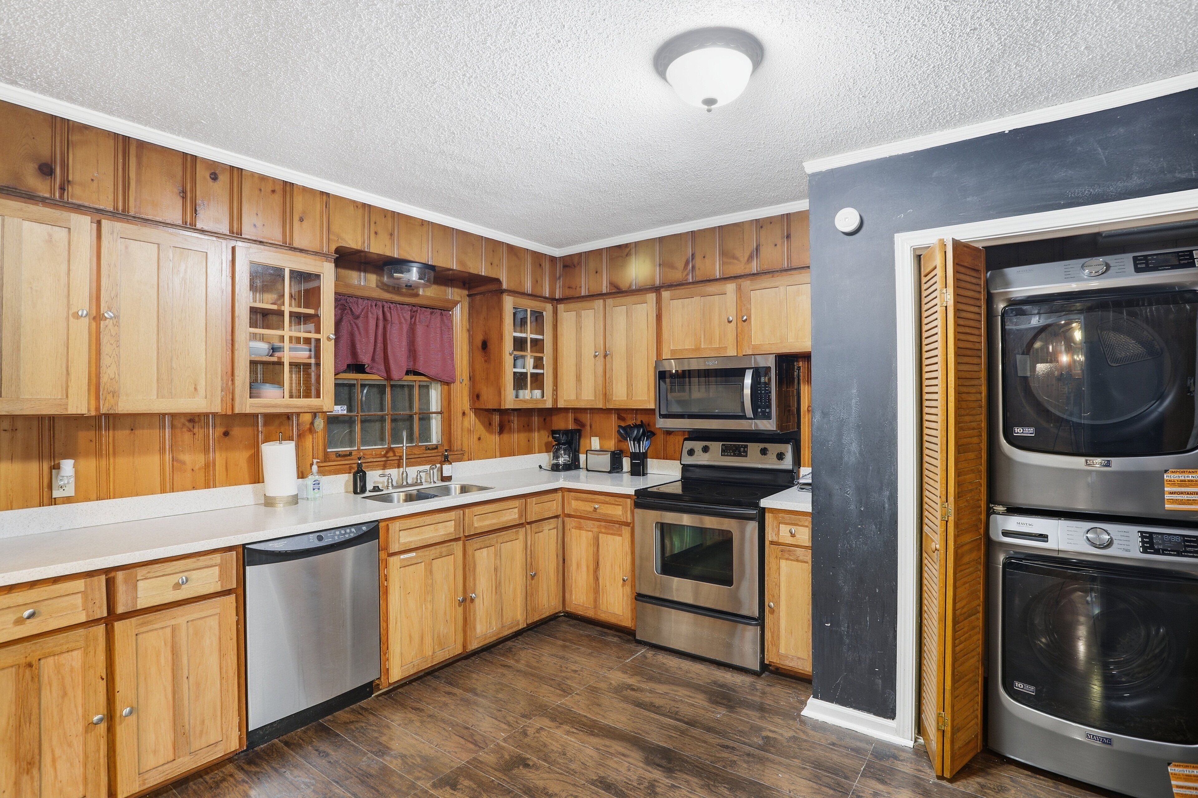 House, 3 Bedrooms | Private kitchen | Fridge, oven, coffee/tea maker