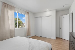 Casa, 6 habitaciones | 6 habitaciones y espacio para trabajar con laptop 