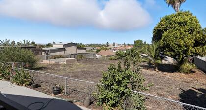 Peaceful Paradise Hills Retreat 6 Bedroom Home