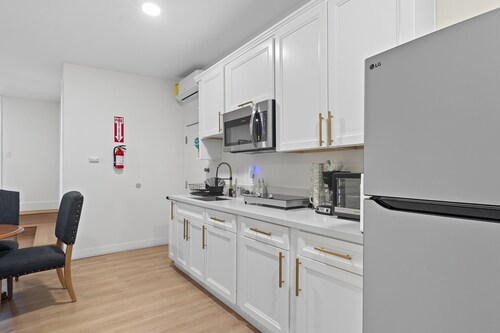 Relaxing Paradise Hills Retreat 4 Bedroom Home