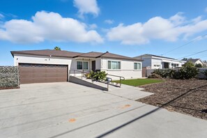 House, 4 Bedrooms | Exterior