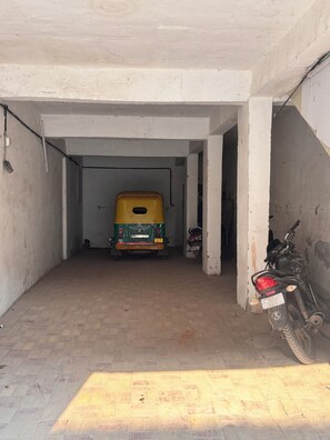 Free self parking - Hotel Sleep Inn (Ahmedabad)