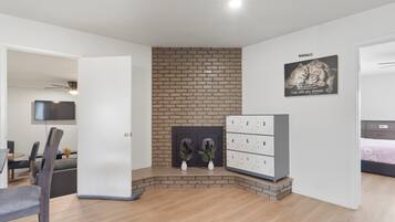 Casa, 2 habitaciones | 2 habitaciones y espacio para trabajar con laptop