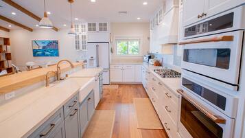 House, 3 Bedrooms | Private kitchen | Coffee/tea maker, fridge, oven, toaster