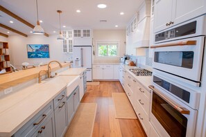 Ferienhaus, 3 Schlafzimmer | Eigene Küche | Kühlschrank, Ofen, Wasserkocher mit Kaffee-/Teezubehör, Toaster