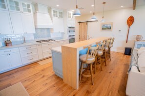 House, 3 Bedrooms | Private kitchen | Fridge, oven, coffee/tea maker, toaster