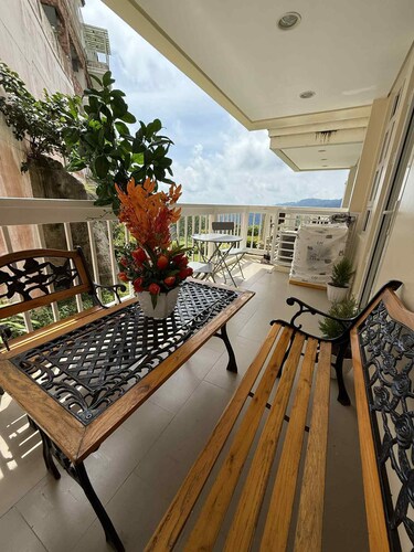 Stylish Vineyard Residence with Stunning View Minutes from Sky Ranch Tagaytay