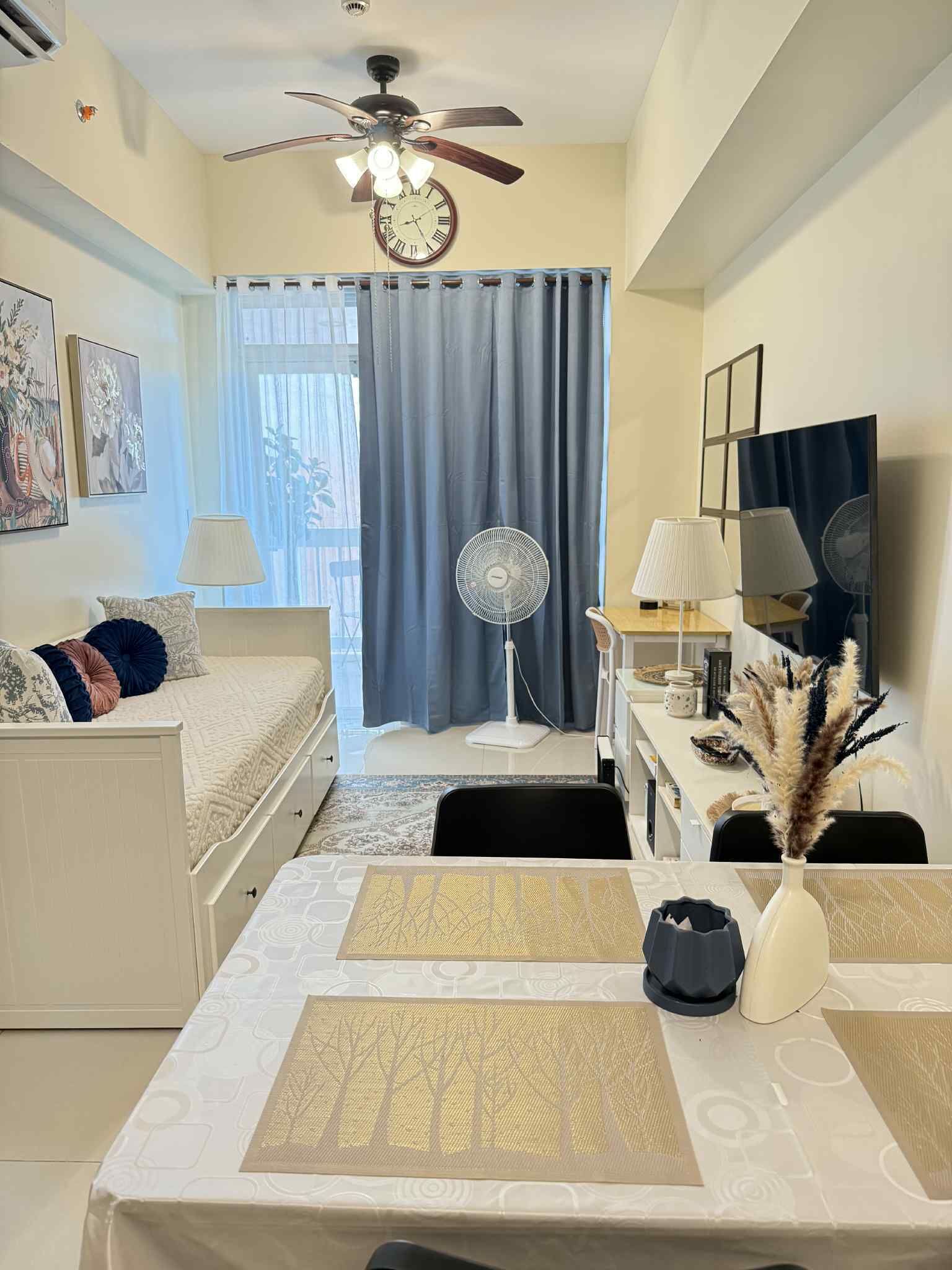 1 habitación, escritorio, tabla de planchar con plancha y wifi 