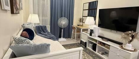 1 soverom, skrivebord, strykejern/-brett og wi-fi