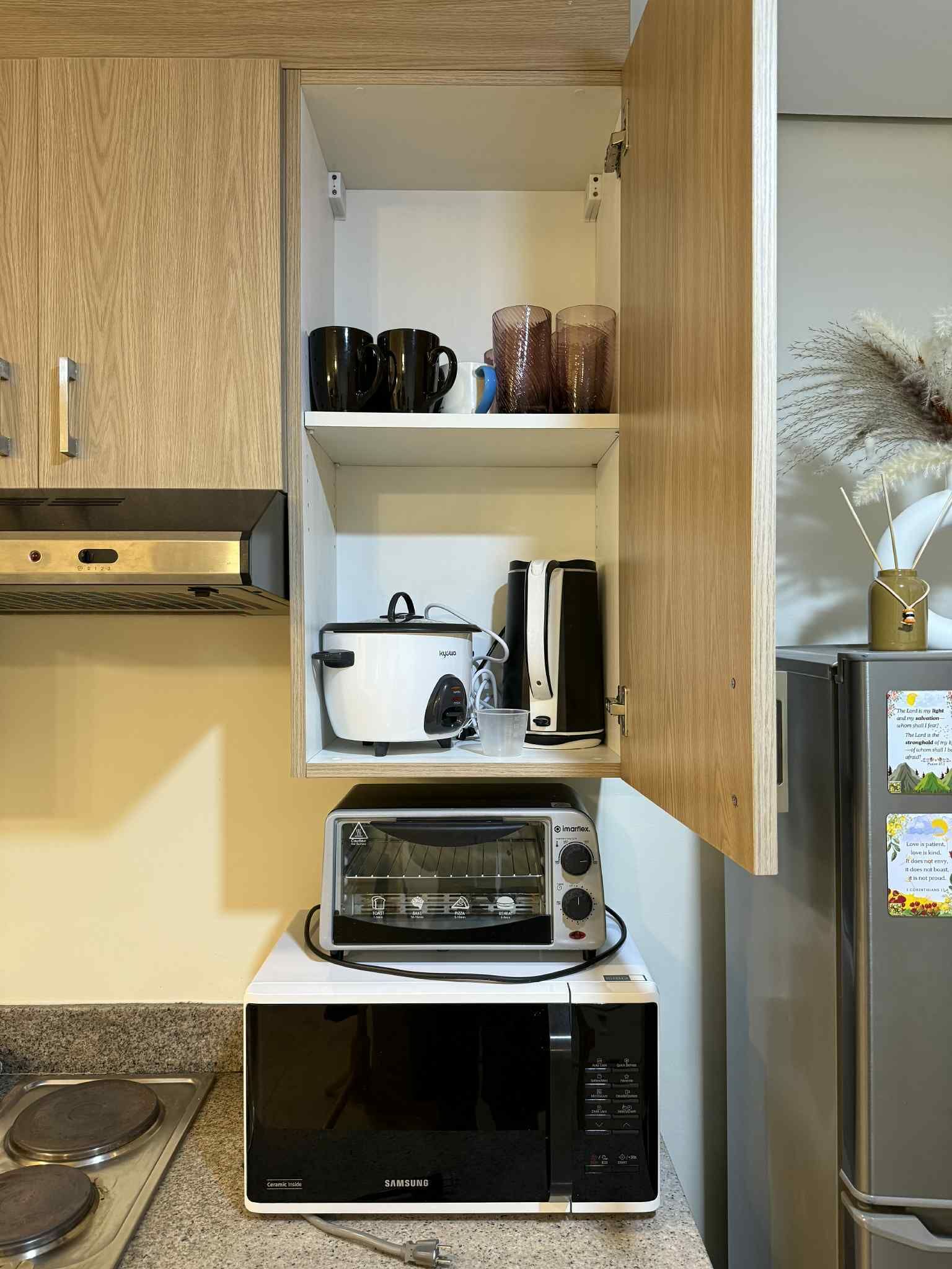 冷蔵庫、電子レンジ、コンロ、コーヒー / ティーメーカー