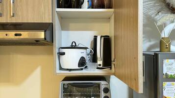 Fridge, microwave, stovetop, coffee/tea maker