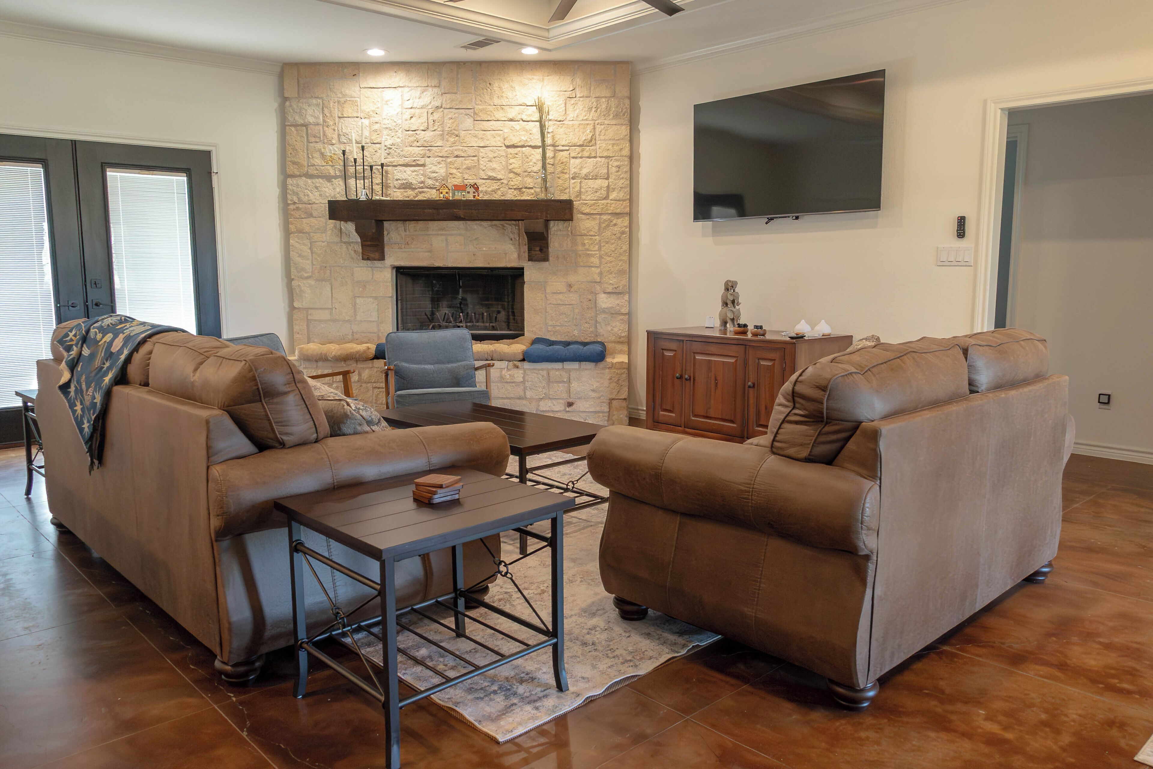 TV, fireplace, offices