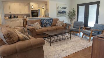 Téléviseur, foyer, bureau