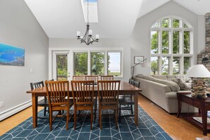 Dining - Suttons Bay Beach House (Suttons Bay)